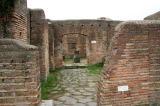 03331 ostia - regio i - insula iii - caseggiato dei molini (i,iii,1) - raum (7)  bli in raum (19) - ri westen.jpg